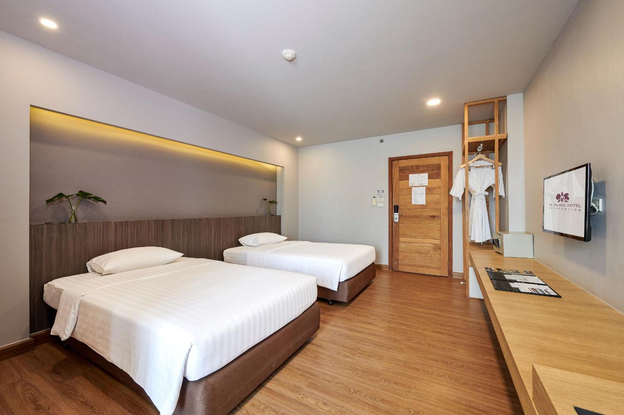 Tk Palace Hotel & Convention Bangkok Bagian luar foto