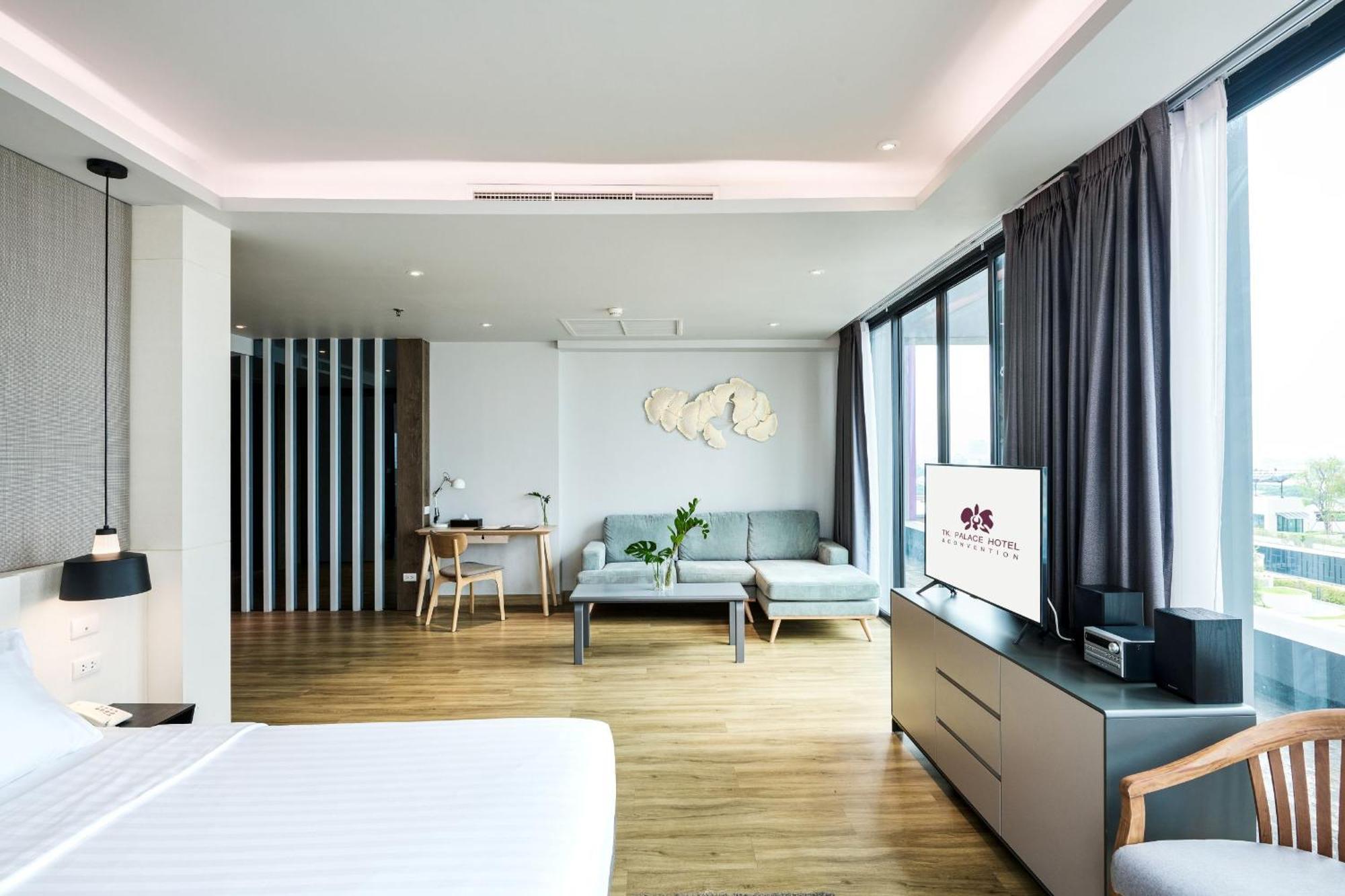 Tk Palace Hotel & Convention Bangkok Bagian luar foto