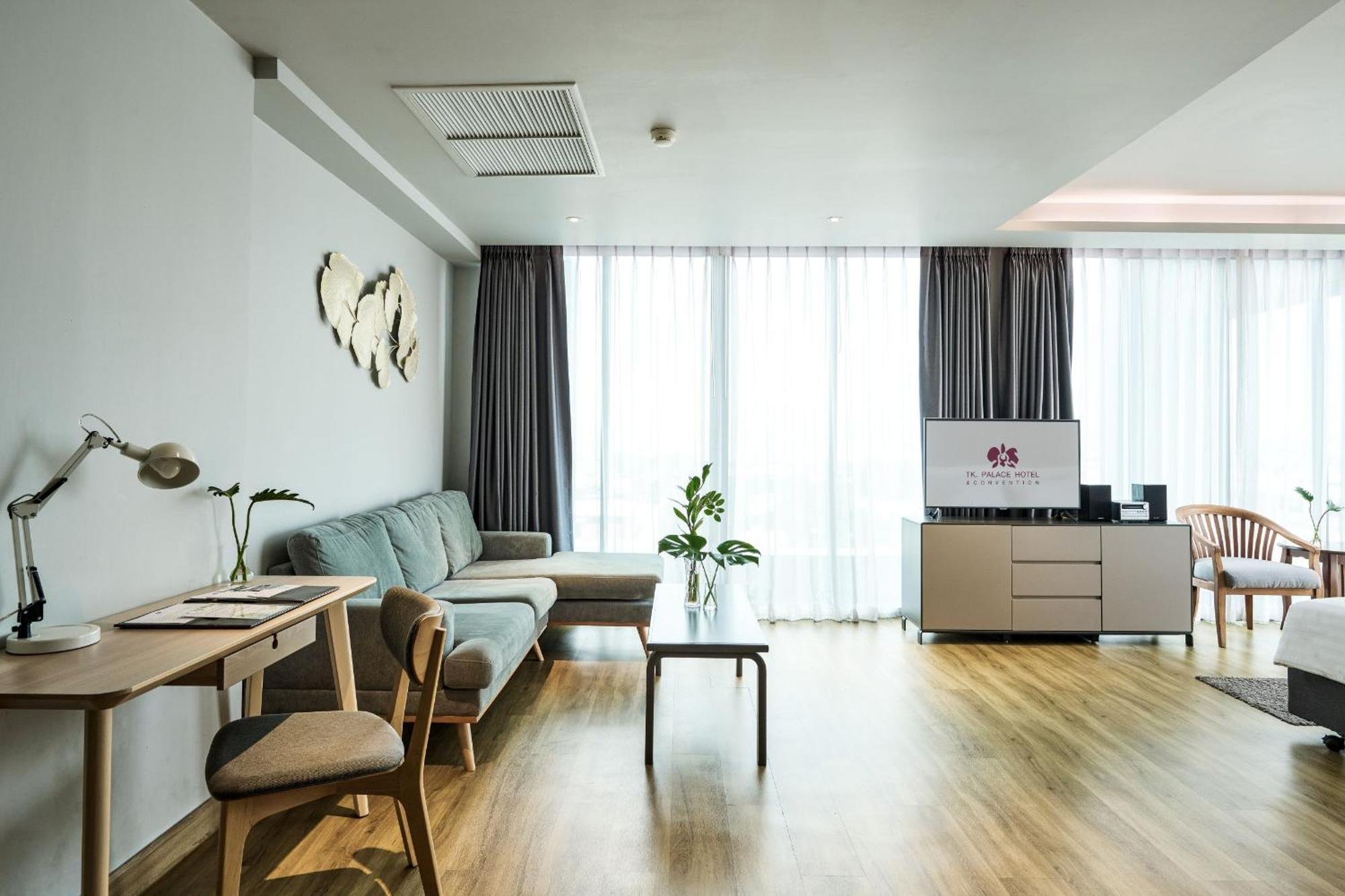 Tk Palace Hotel & Convention Bangkok Bagian luar foto
