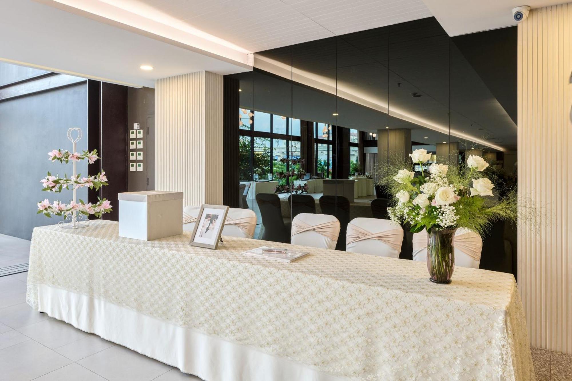 Tk Palace Hotel & Convention Bangkok Bagian luar foto